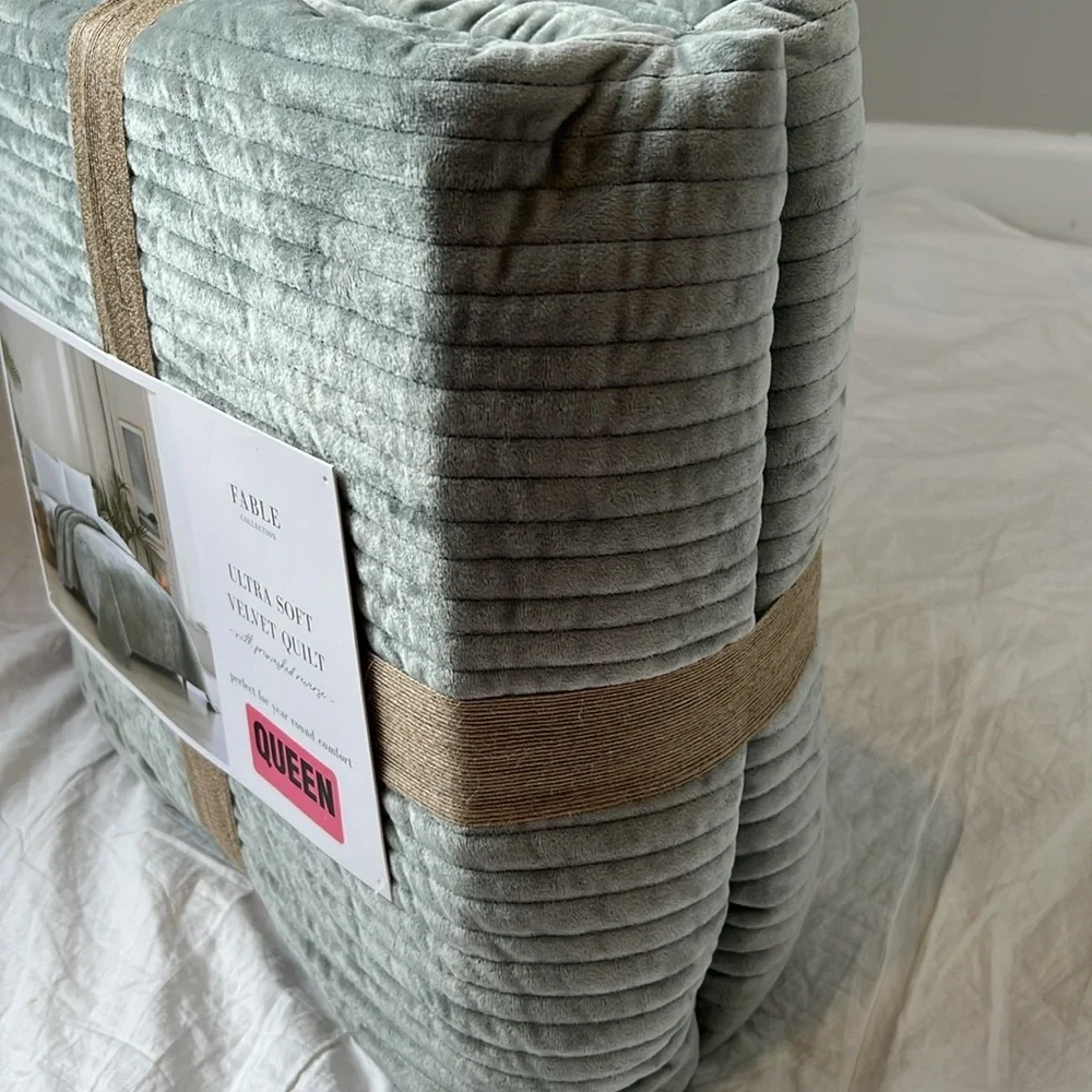 Fable Collection Ultra Soft Velvet Quilt Queen Bed Coverlet Smokey Jade NEW NWT - Picture 6 of 14